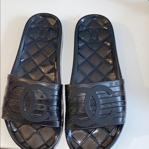 Chanel slides